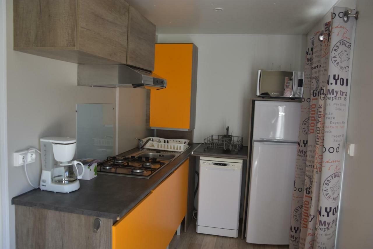 Camping Domaine Du Lac Chambon Murol Exterior foto
