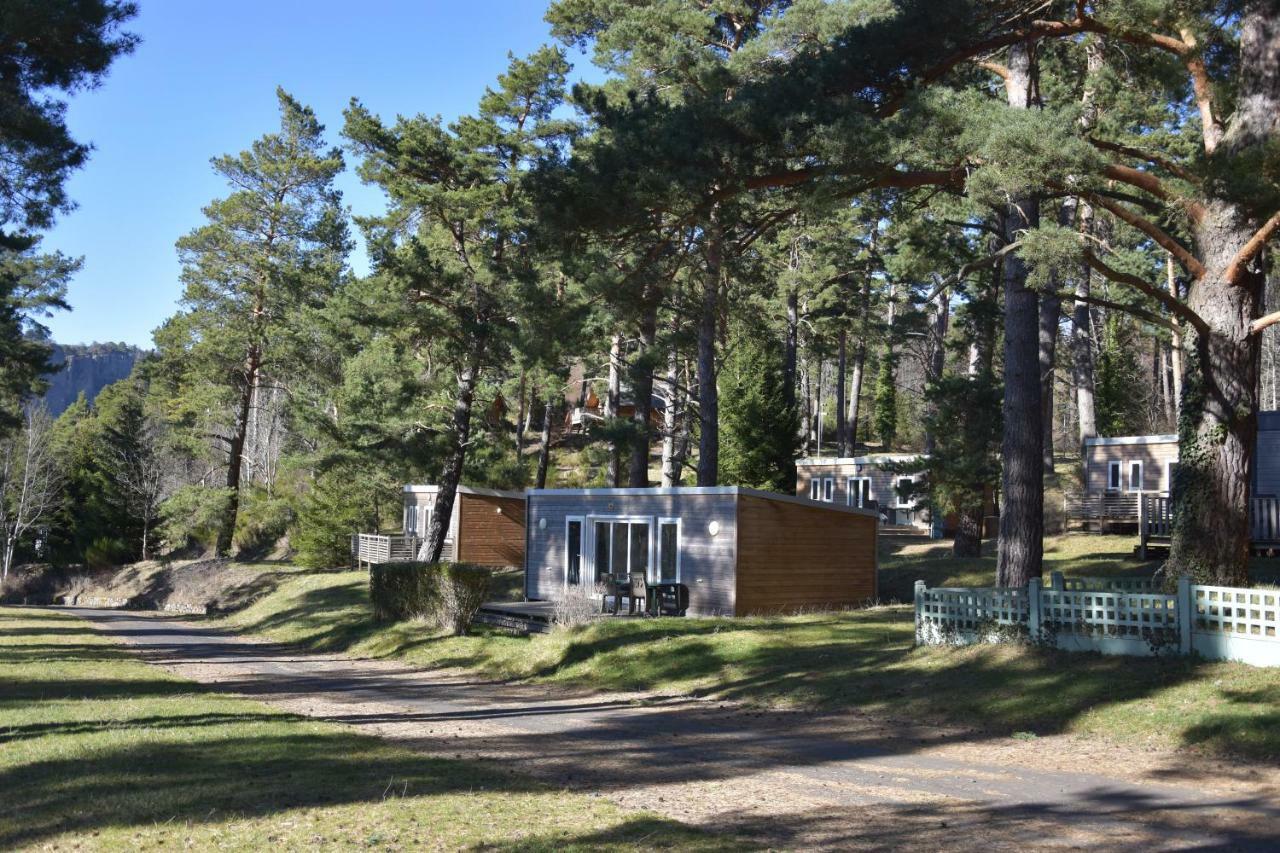 Camping Domaine Du Lac Chambon Murol Exterior foto