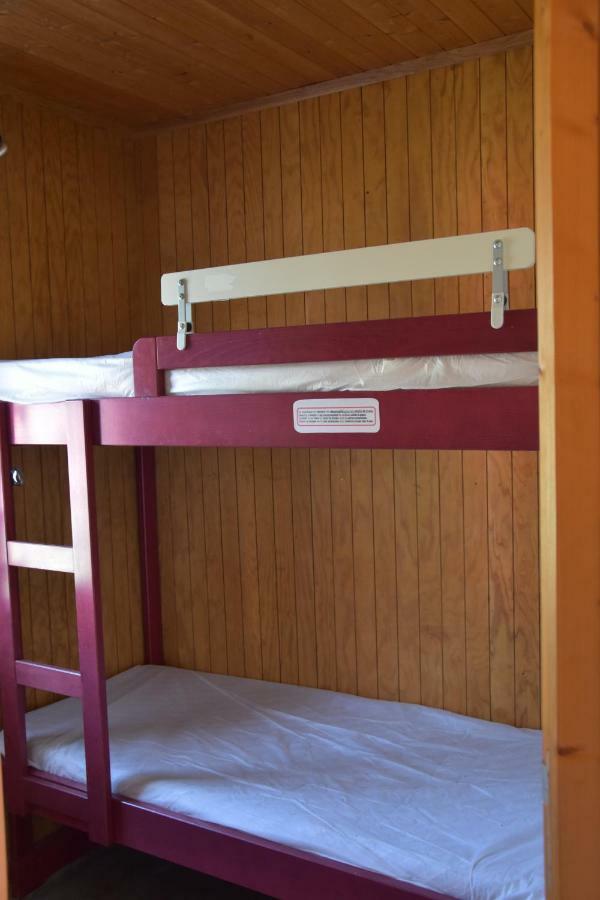 Camping Domaine Du Lac Chambon Murol Exterior foto